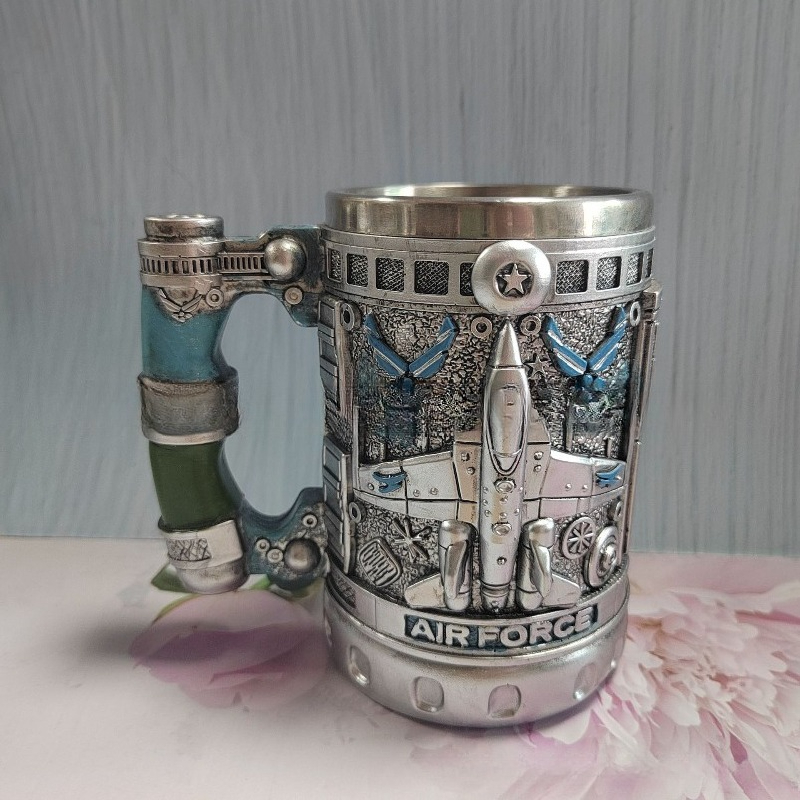 Taza creativa de resina y acer - Home Office Industrial Style reseña y precio